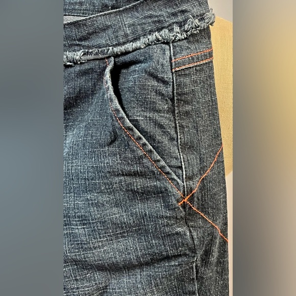 DIESEL Dark Wash Cropped Jeans With Denim Fringe Accents. Women’s Size 26 EUC - Picture 4 of 8